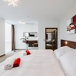 Pierre Hotel 3*