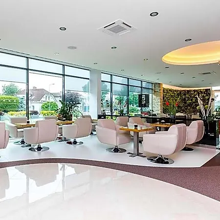 Pierre Hotel 3*