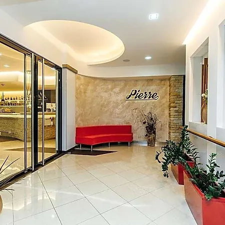 Pierre Hotel 3*