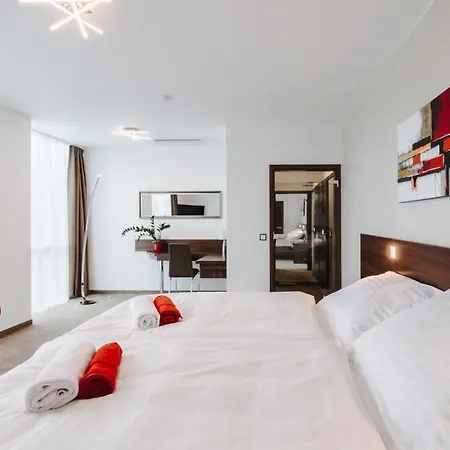 Pierre Hotel 3*